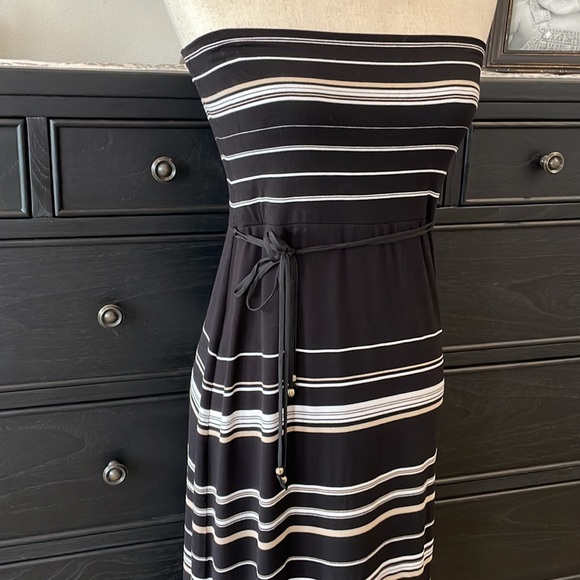 White House Black Market Strapless Dress - Picture 2 of 11